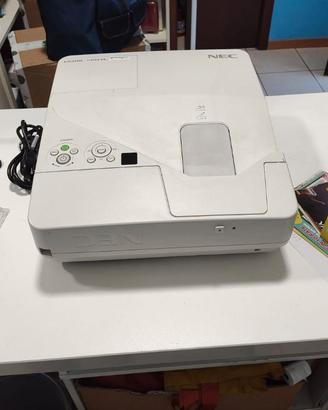 Proiettore NEC UM301X usato