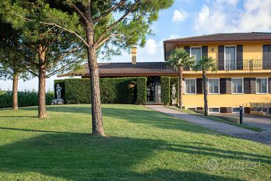 Raffinata porzione di casa con piscina - RIF 65