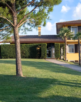 Raffinata porzione di casa con piscina - RIF 65