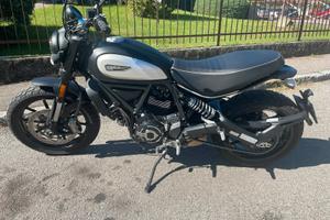 Ducati Scrambler Icon Dark 800