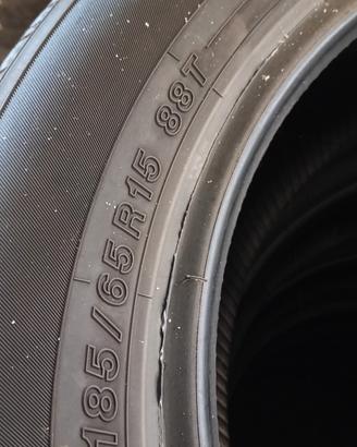 Gomme 185/65 R15 Yokohama Estive 