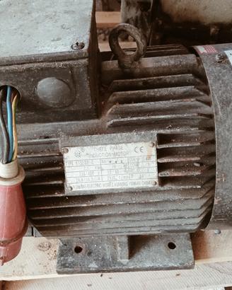 motore 400v...