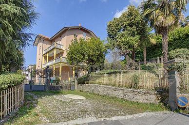 Villa di 366 m² con più di 5 locali a Cunardo
