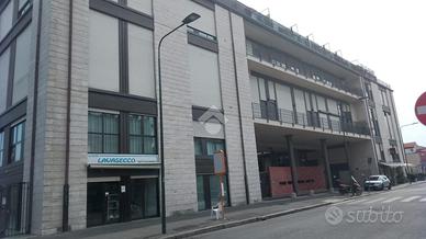 2 LOCALI A MILANO