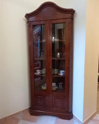 Angoliera in legno massello.