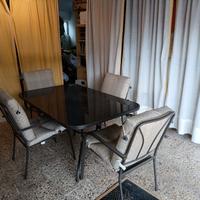 Tavolo da esterno con sedie comodissime 