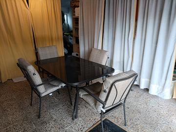 Tavolo da esterno con sedie comodissime 