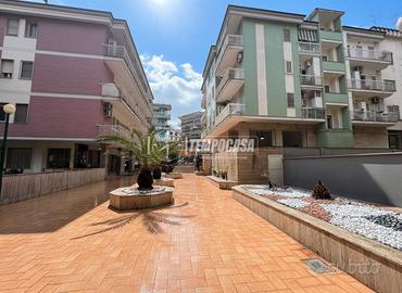 4 VANI 2 ACC. / 120 MQ - CON BOX AUTO