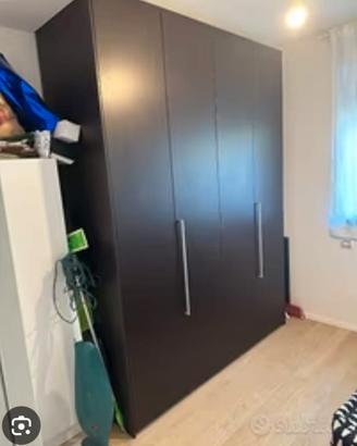 Armadio a quattro ante