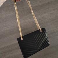 borsetta nera con tracolla 