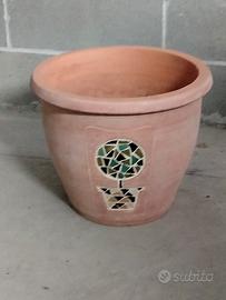 vasi con mosaico in terracotta 