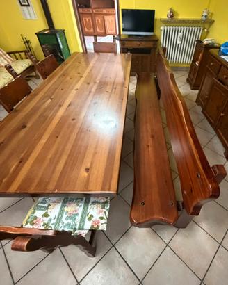 Tavolo in legno + panca e sedie