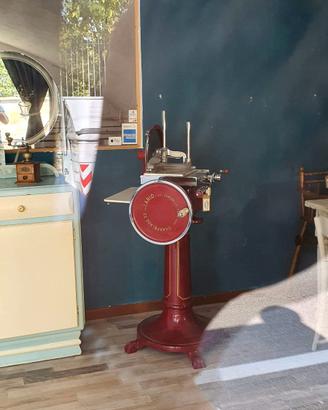 Affettatrice vintage con piantana