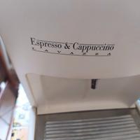 Macchina da caffè espresso e cappuccino lavazza