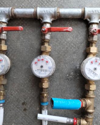 Gruppo 3 contatori acqua con saracinesche