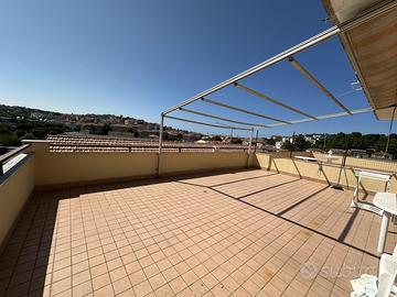 Grazie ampio app.to con 2 terrazzi abitabili