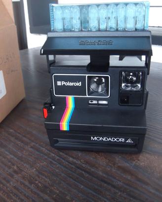 Polaroid 600 Land Camera  Mondadori con lampadine