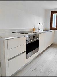 Cucina di mobilificio, elettrodomestici inclusi