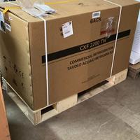 Lavastoviglie e tavolo refrigerato professionali