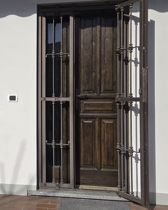 Inferriata snodata per porta di ingresso