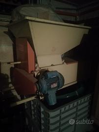 Frangi uva e deraspatrice