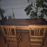 Tavolo in legno da cucina