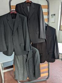 Quattro vestiti completi da uomo 