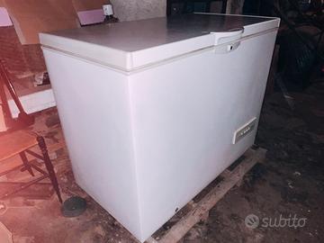 Congelatore a pozzetto INDESIT OFNAA 230