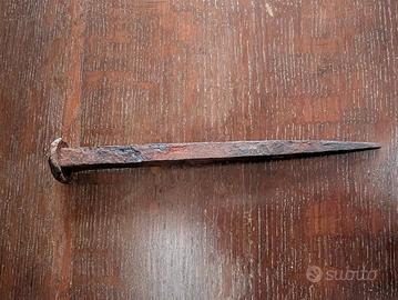 Chiodo antico da 19 centimetri.