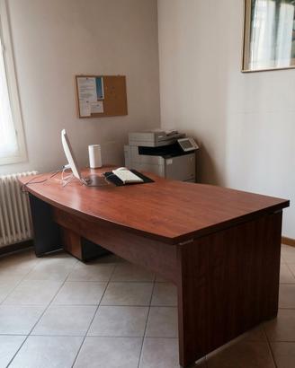 Scrivania ufficio o studio in legno 