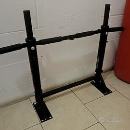 sacco da boxe con attrezzo