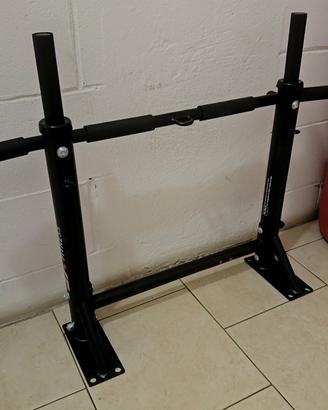 sacco da boxe con attrezzo