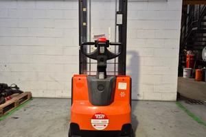 stoccatore a timone TOYOTA SWE120 con pedana