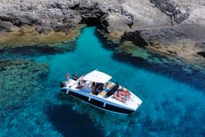 Catamarano a motore DLB design