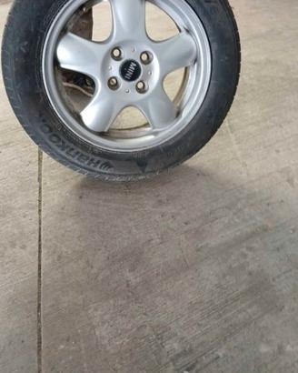 Cerchioni da 15 Mini Cooper 1600 con gomma Hancook