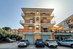 3 LOCALI A NOCERA TERINESE