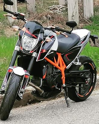 Moto KTM Duke 690