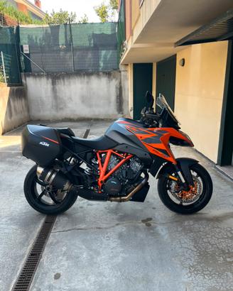 Valige KTM 1290 GT
