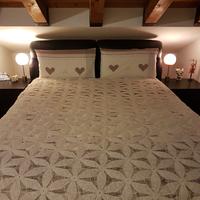 Copriletto matrimoniale lavorato ad uncinetto