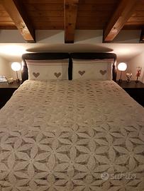 Copriletto matrimoniale lavorato ad uncinetto