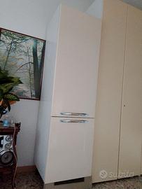 Frigo da incasso con il suo armadio