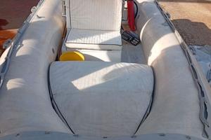 gommone con motore