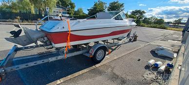 Barca a motore Glastron Laraya