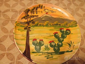 piatto decorativo in ceramica dipinta a mano 