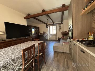 CASA SEMINDIPENDENTE A MONTECASTRILLI