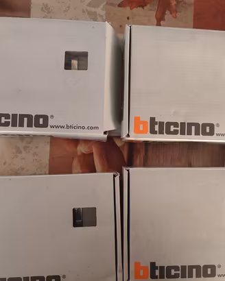 Placche BTicino Axolute Vetro Cristallo 3 posti
