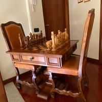 Tavolo scacchiera con sedie