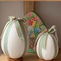 Uova di polistirolo decorate con stoffa