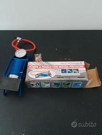 POMPA A PEDALE CON MISURATORE PRESSIONE