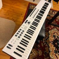 Arturia Keylab 88 ESSENTIAL con pedale sustain